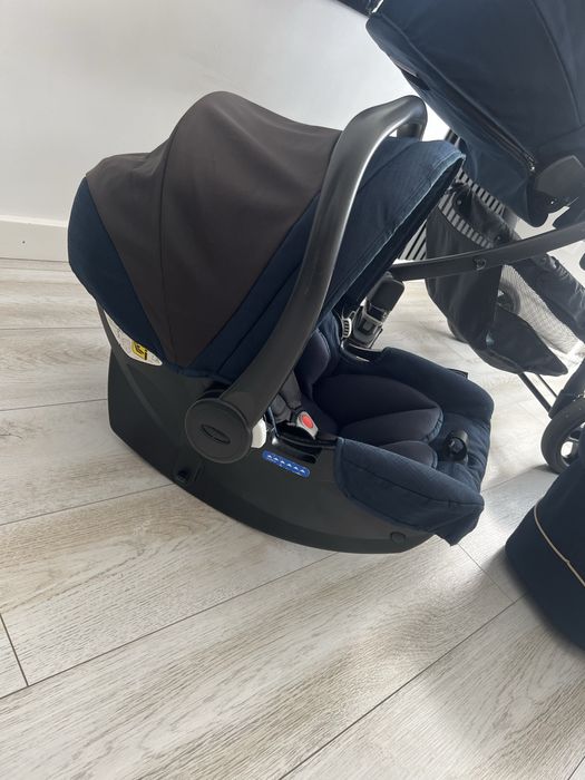 Vând cărucior 3 în 1 de la Graco Model Evo