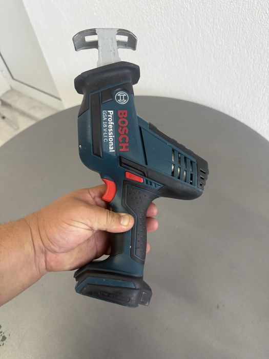 Акумулаторен саблен трион Bosch Professional GSA 18 V-LI C (Само тяло)