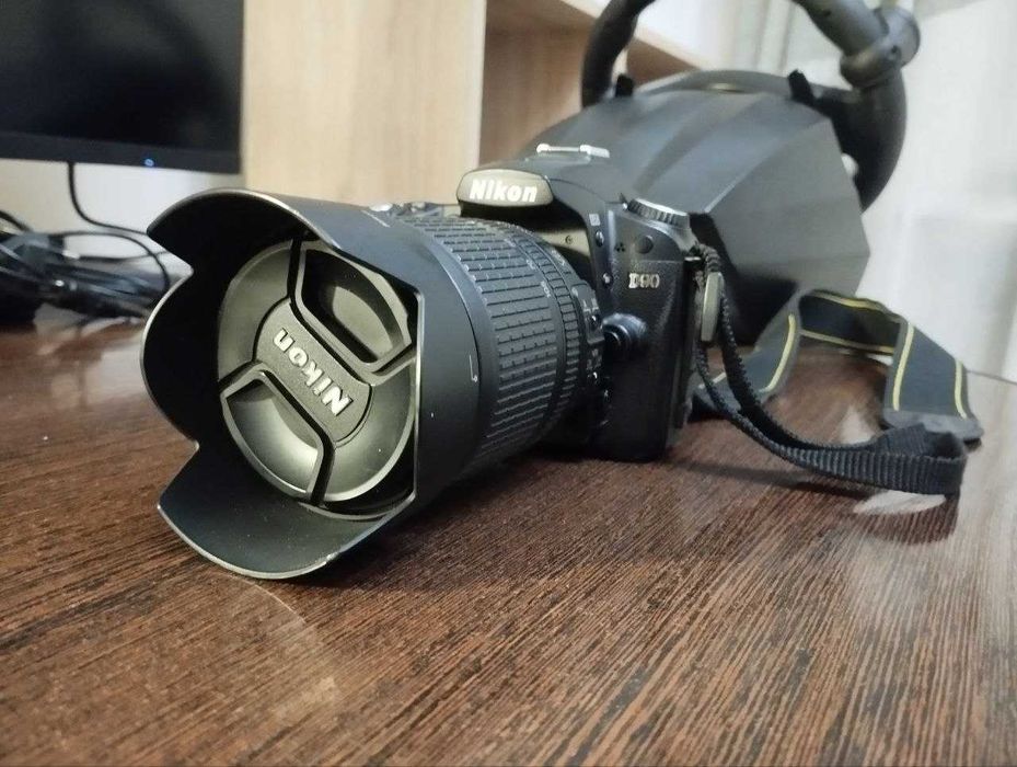 Nikon D90 объектив 18-105мм