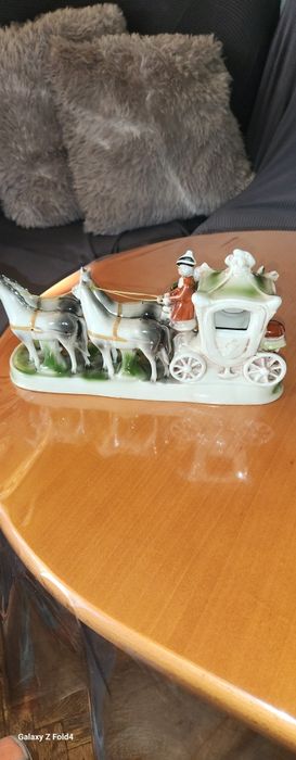 Статуята (карета) Антика. Произход Чехия. Дължина на 32 см.