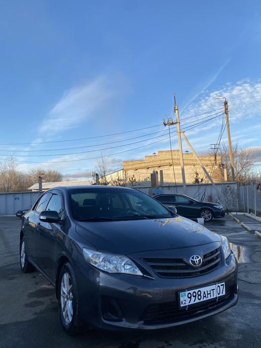 Продам TOYOTA COROLLA 2012 автомат