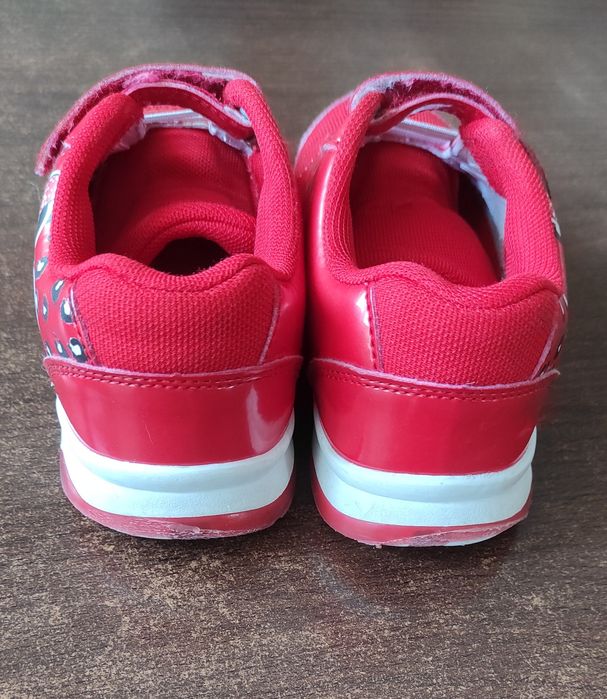 Adidasi marime 28