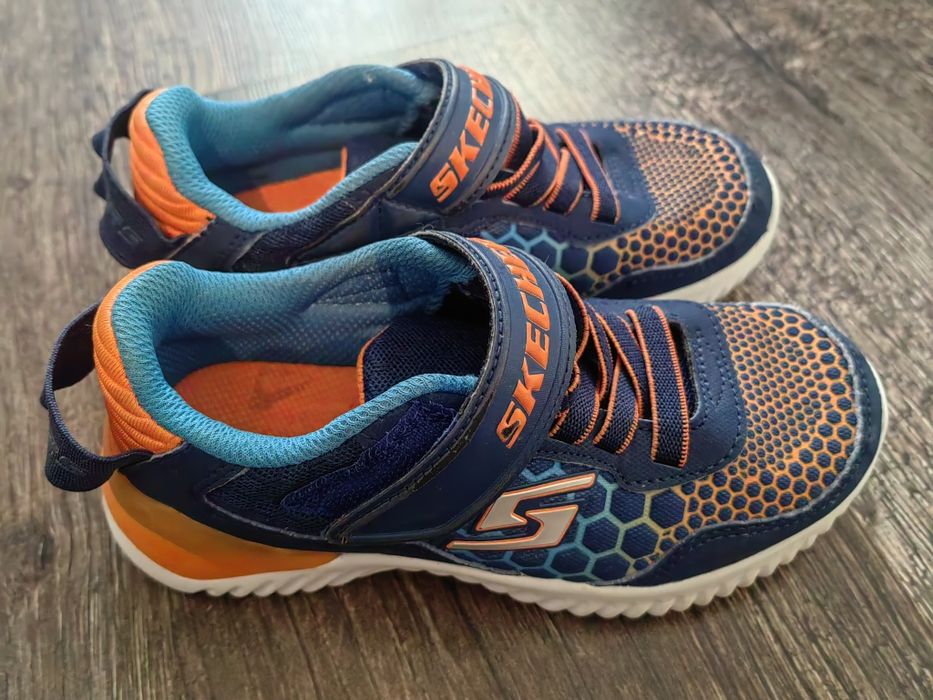 Пантофки  и маратонки Адидас момиче 28 номер