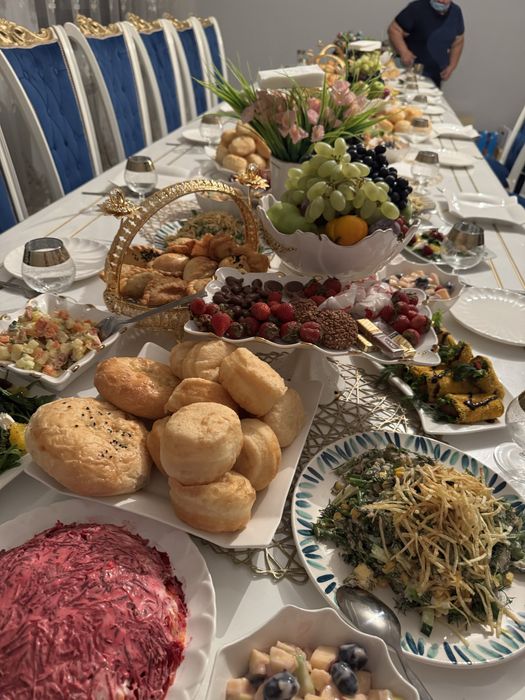 Продается Стол и 16 шт стульев