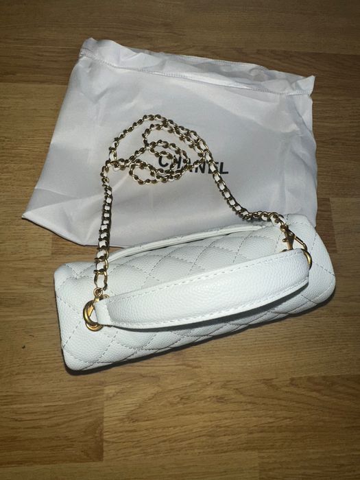 Дамска чанта в бял цвят