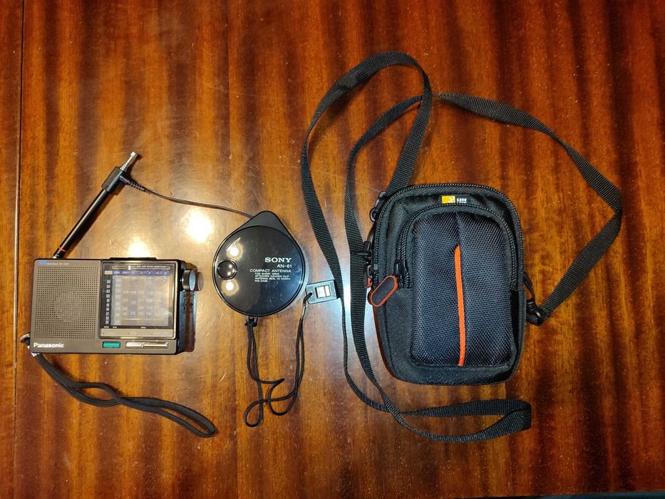 Използвано радио Panasonic RF-B10 FM/SW/MW World Radio.