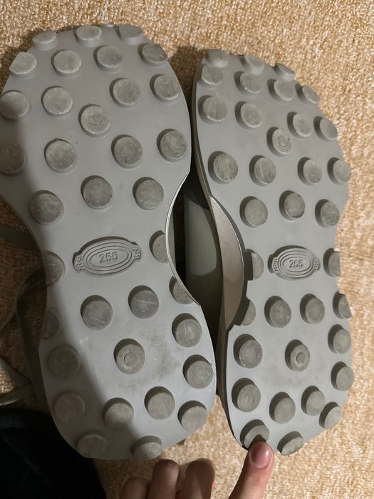 Кроссовки женские