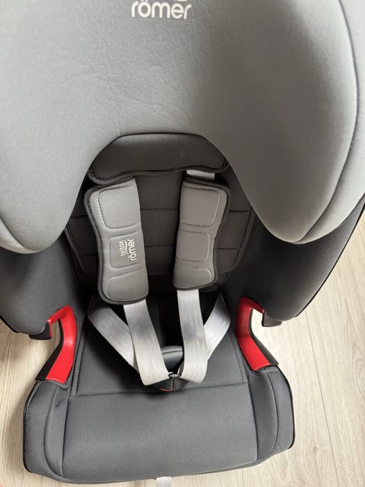 Britax Römer Advansafix IV R 9-36 kg