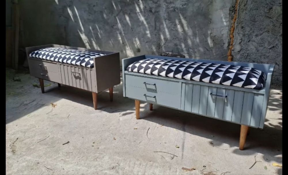 Трюмо и два стула из дерева