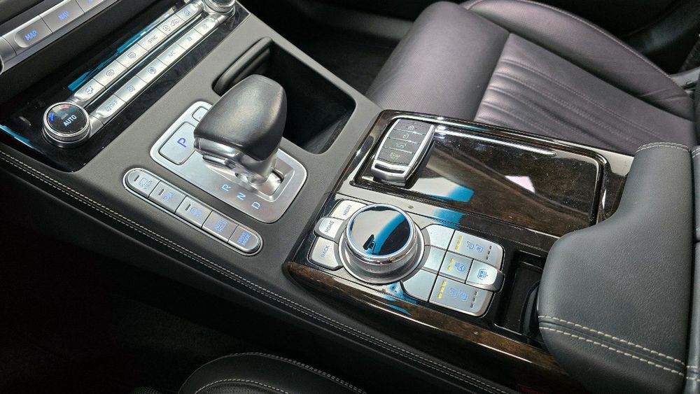 Genesis G90 3.3T AWD Premium Luxury