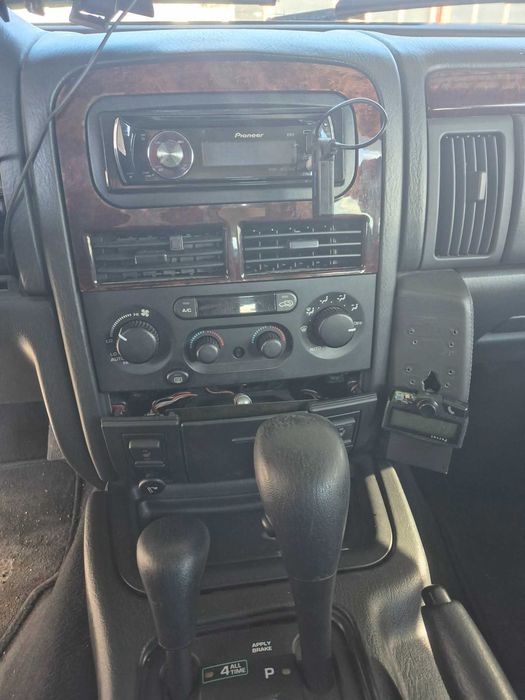 Продавам jeep grand cherokee 4.7 и 4.7  на части.