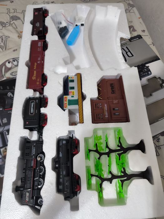 Продам железную дорогу игрушечную