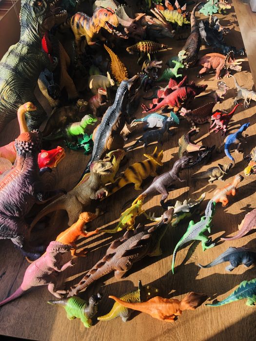 Лот Динозавти.