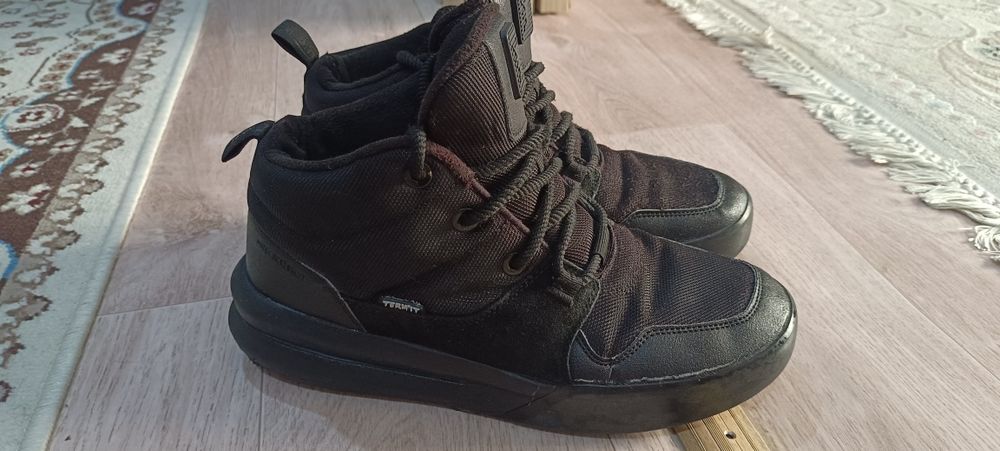 Продаю  всё вместе куртка обувь перчатки