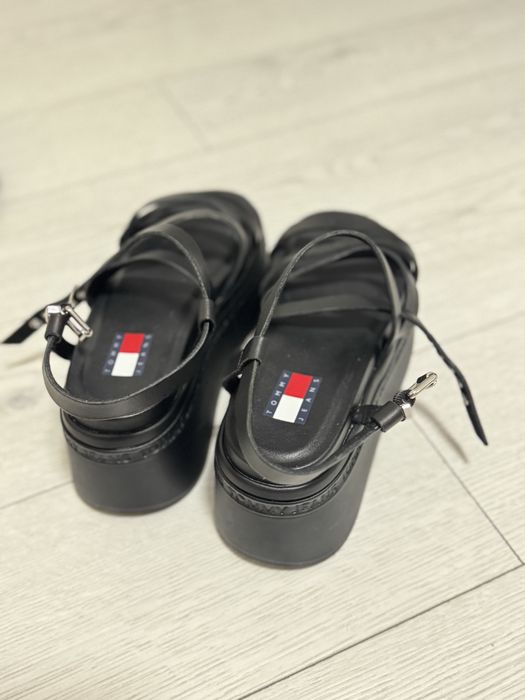 Vând sandale Tommy  Hilfiger Jeans  Noi !