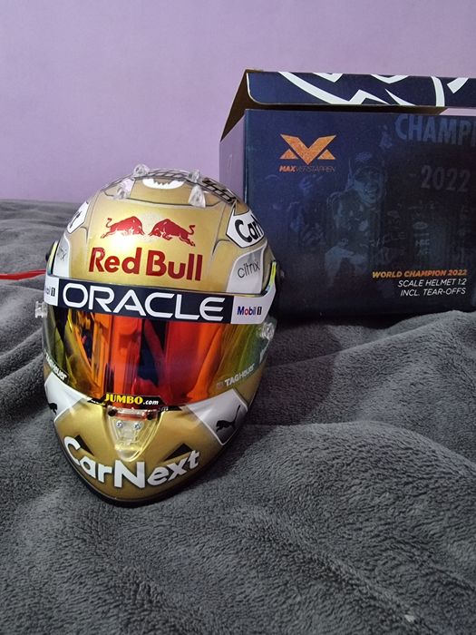 Max verstappen  1:2 world champion helmet 2022 schuberth