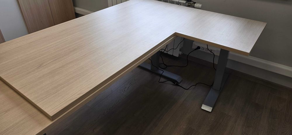 Тримоторно регулируемо бюро