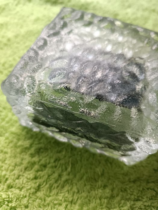 Lumina solară tip cărămidă sticla