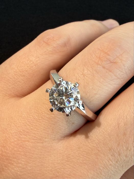 Кольцо с бриллиантом