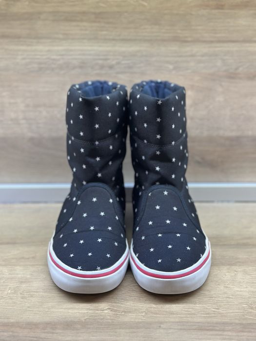 Продават се женски зимни апрески/обувки Adidas Winter Vulc 38 номер EU