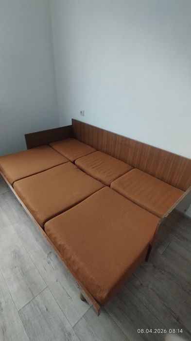 Диван продам не дорого.Самовоз