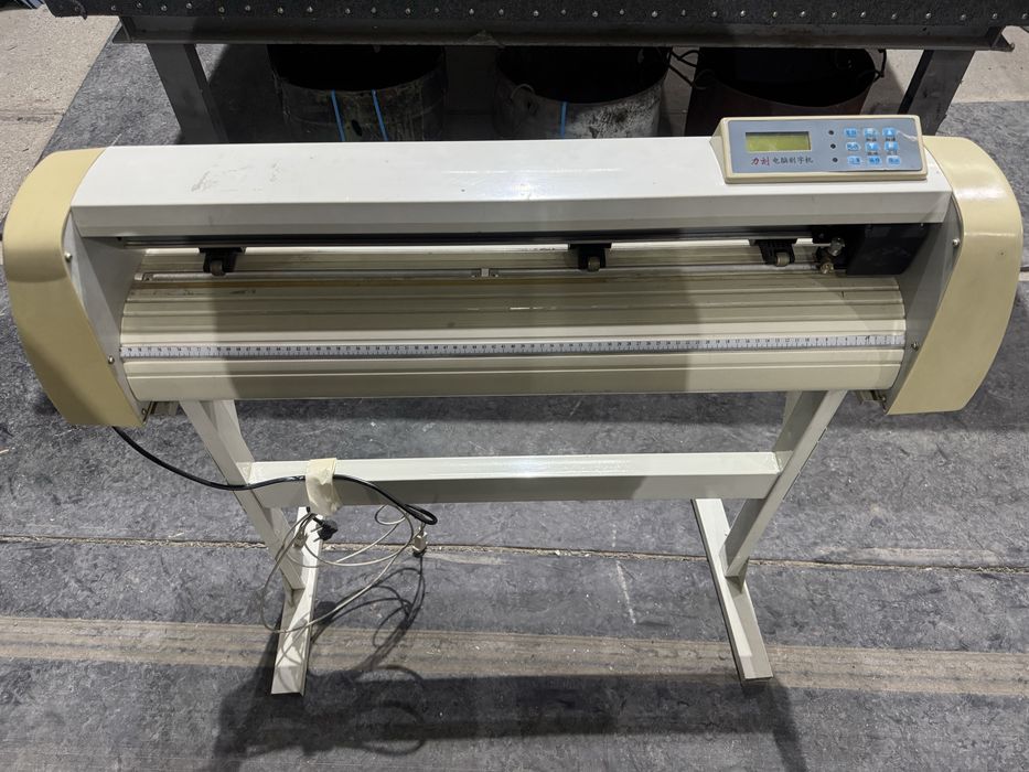 Продам плоттер б/у