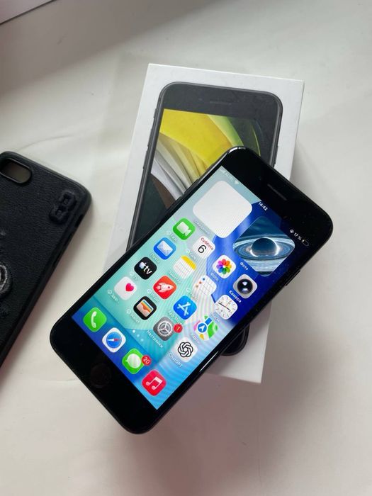 iPhone SE 64GB полный комплект