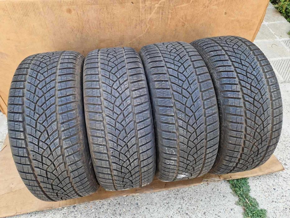 4 Goodyear R20 255/45 Зимни гуми  DOT2720