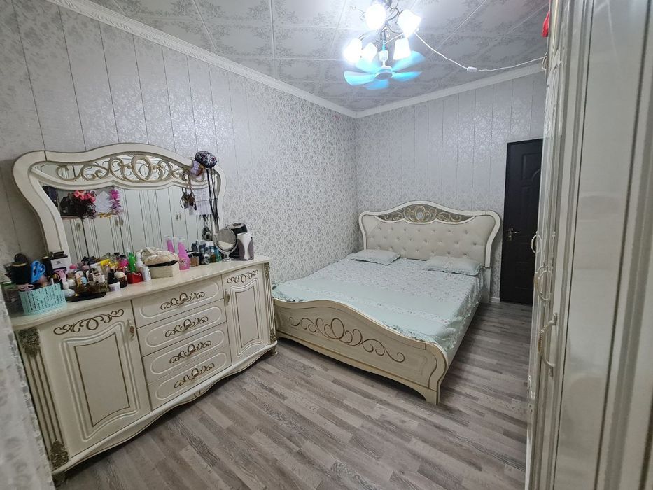 Продаю квартиру 1 этаж 3 комнатная со всеми удобствами.