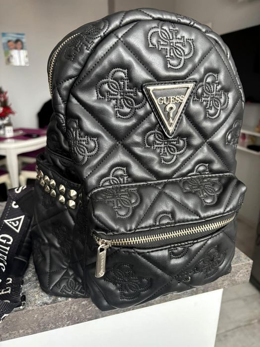 Дамска раница Guess