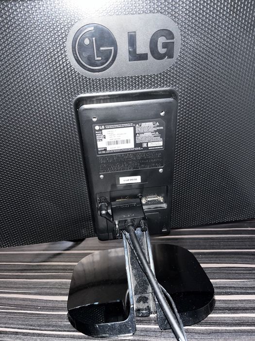 Монитор LG с переходником для HDMI