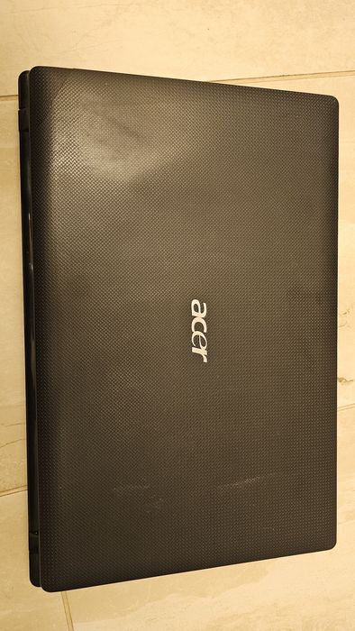Лаптоп Acer и подаръци