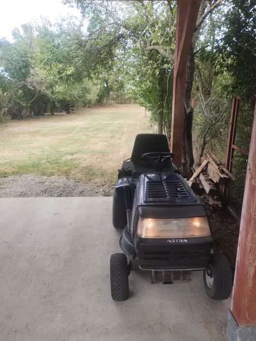 Tractoraș de tuns gazon,  iarbă 12,5 cp complet, schimb cu motocicletă