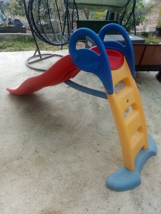 Продавам детска пързалка