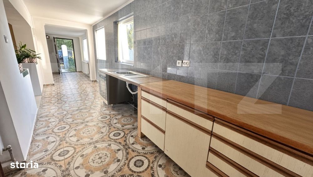 Casa renovata - situata central in satul Aurel Vlaicu