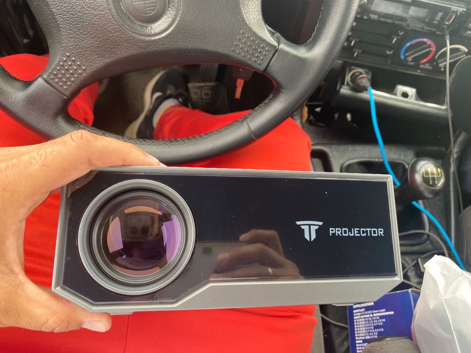 Проектор для дома новый Full HD + экран.