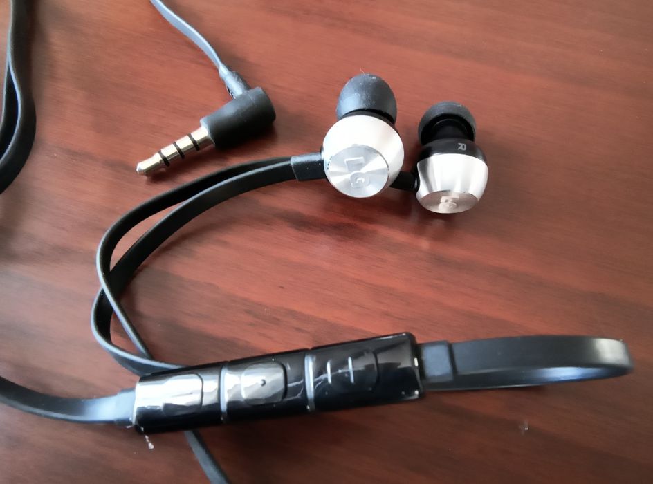 Оригинални слушалки LG и Motorola