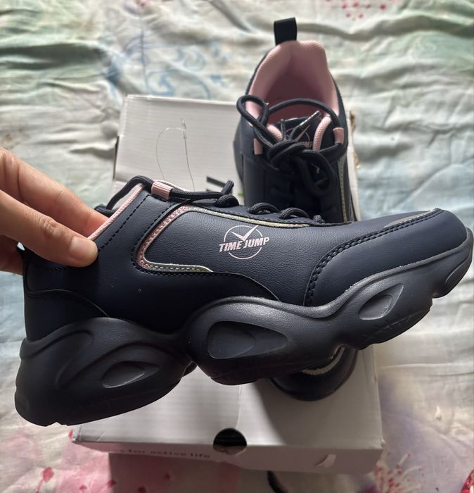 Кроссовка 38р новый