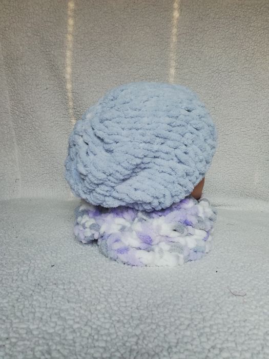 Шапки и шалове изработени ръчно от мека и плюшена прежда Ализе пуффи