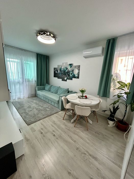 Vând apartament 3 camere – spațios, compartimentare excelentă, 2 băi și 2 balcoane închise . Avangarde City