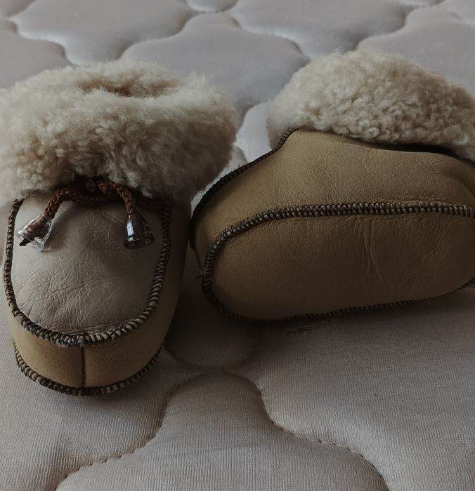 Скидки цен! Пинетки из мягкой кожи на натуральном овчинном меху