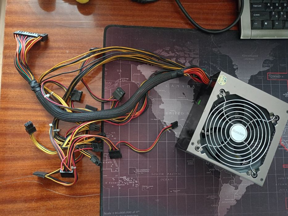 Продам блок питания Huntkey