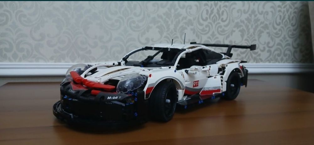Продаеться лего порше911