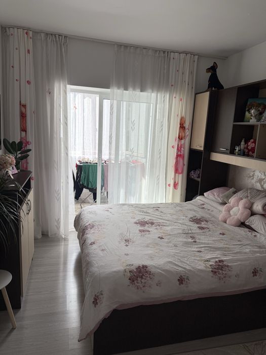 Vand Apartament 3 camere