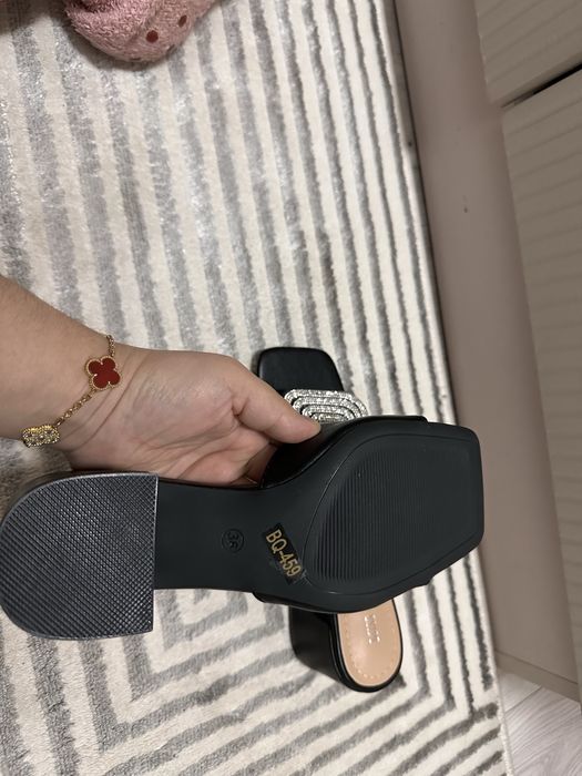 Босоножки женские