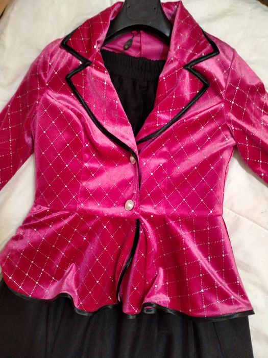 Двойка. Яркий верх и юбка