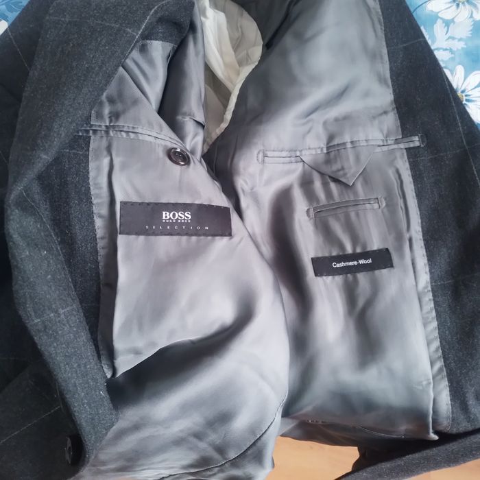 Costum barbatesc Hugo Boss