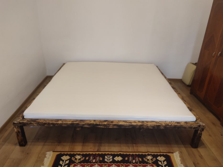 Pat Matrimonial din Lemn Masiv 2,20 m x 2,20 m.