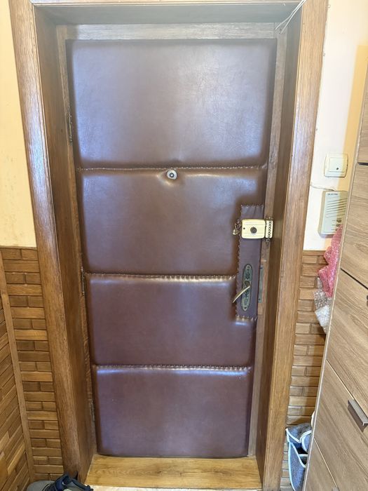 Usa apartament lemn masiv stejar