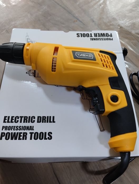 Дрель-шуруповерт.